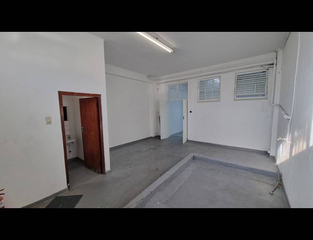 250M² BUILDING TO LET IN WOODSTOCK